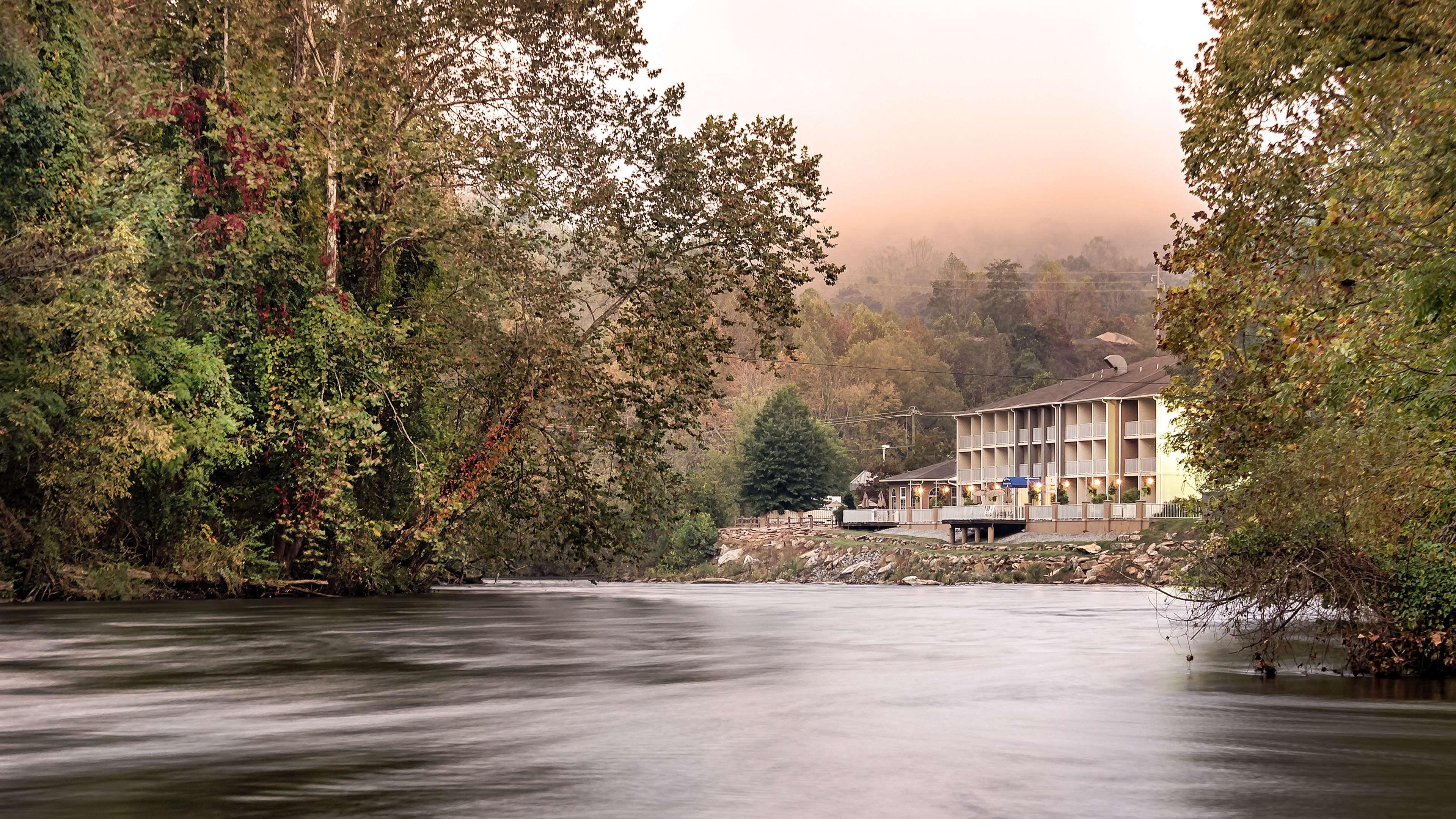 Best Western Plus River Escape Sylva / Dillsboro Buitenkant foto