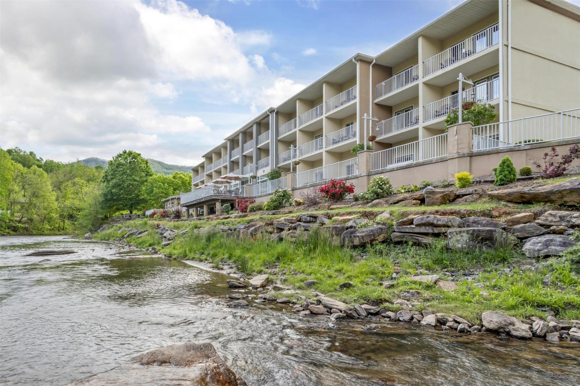 Best Western Plus River Escape Sylva / Dillsboro Buitenkant foto