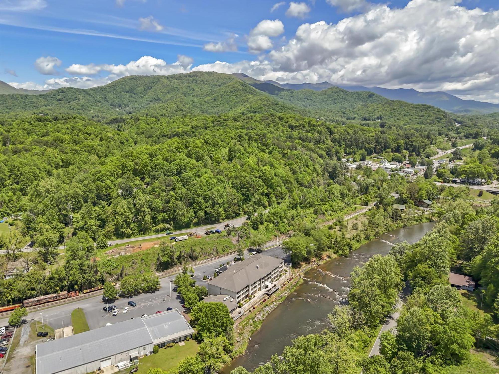 Best Western Plus River Escape Sylva / Dillsboro Buitenkant foto