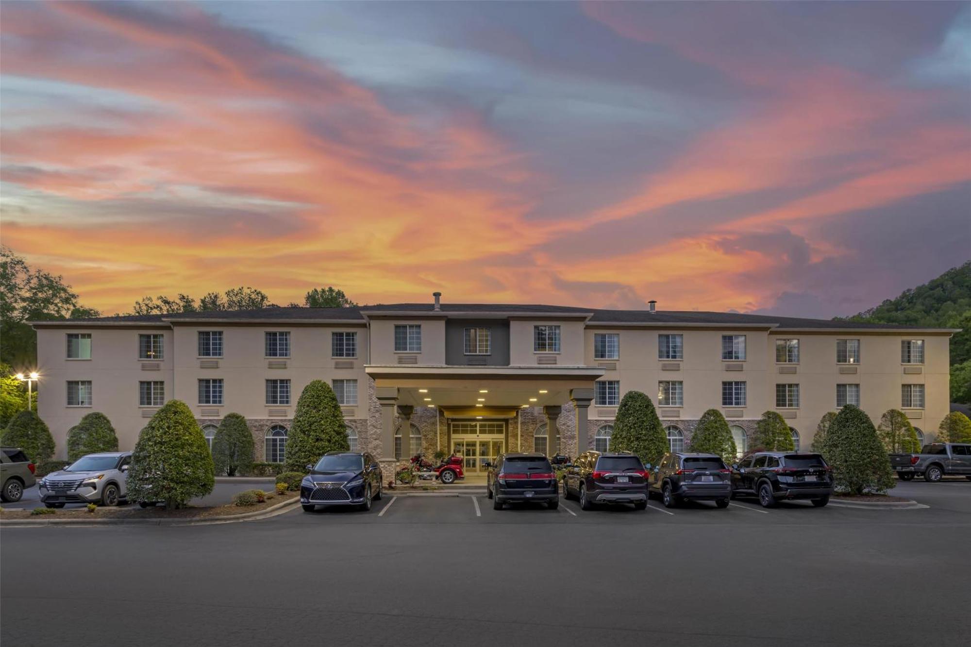 Best Western Plus River Escape Sylva / Dillsboro Buitenkant foto