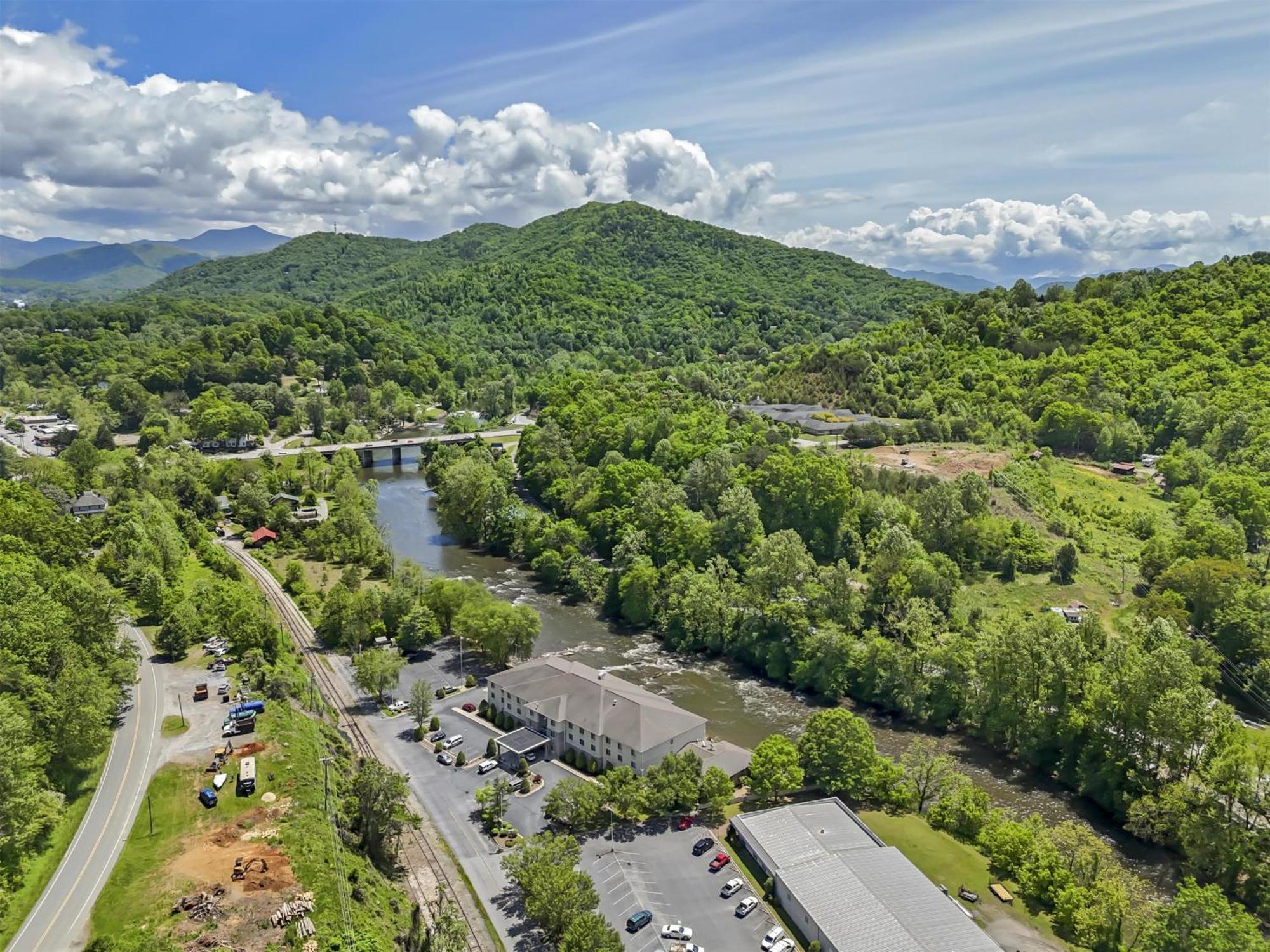 Best Western Plus River Escape Sylva / Dillsboro Buitenkant foto